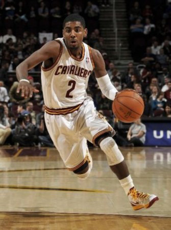 记者：申花今天下午飞赴天津，于汉超、戴伟浚等人随队出征（记者：申花今日下午飞往天津，于汉超、戴伟浚等随队出发）