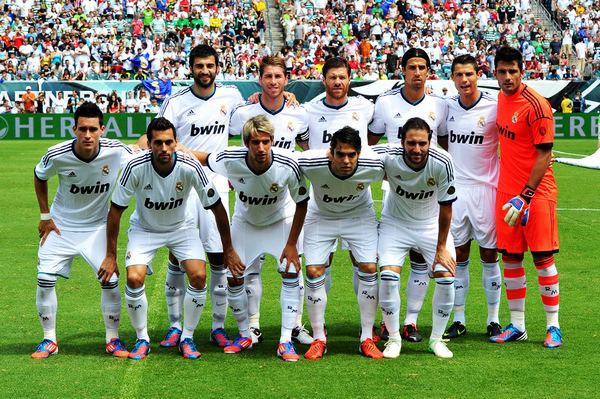 帅白龙罗超连KO四将，勇夺全国自由搏击75公斤级冠军！（帅白龙罗超连KO四将，问鼎全国自由搏击75公斤级冠军）