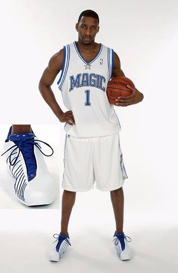 致敬球队传奇，多特官方商城为球迷免费印11号罗伊斯（多特致敬传奇：官方商城为球迷免费印制罗伊斯11号）