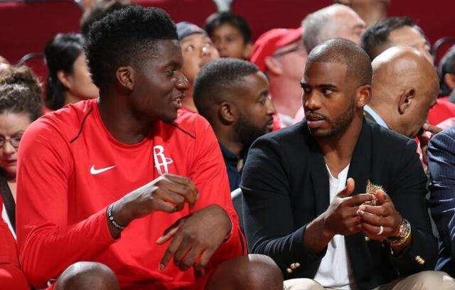 德天空：法兰克福中场乌尊肌肉受伤，预计12月欧冠踢巴萨复出（德媒天空体育：法兰克福中场乌尊肌肉受伤，预计欧冠12月战巴萨时复出）