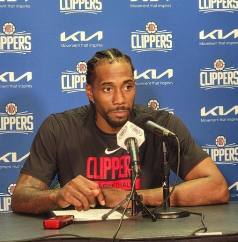 掘金半场4人得分上双，约基奇10分6助攻4篮板（半场结束掘金四人上双，约基奇10分6助4板）