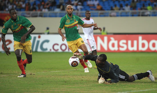 国乒三连冠 感恩幕后英雄（国乒豪取三连冠，致敬幕后功臣）