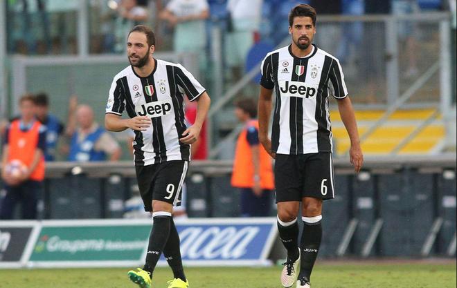 曼联明年还将不得不花巨资买人。（曼联明年仍难免砸重金引援）