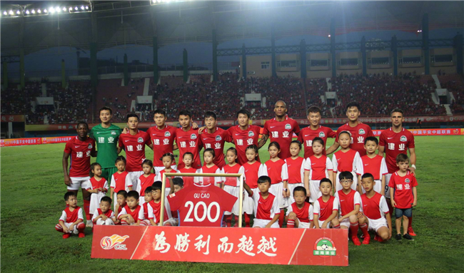 王国明：守门就像守护家，不能让别人过来动不动就把东西拿走（王国明：守门如守家门，绝不让对手轻易得手）