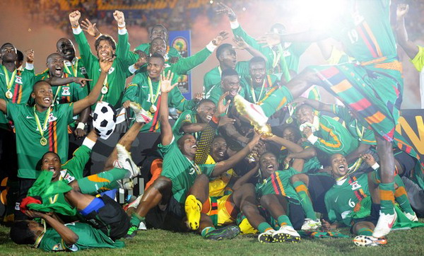 詹姆斯投篮与传球给八村哲的区别解析（詹姆斯投篮与给八村哲传球的差异解读）