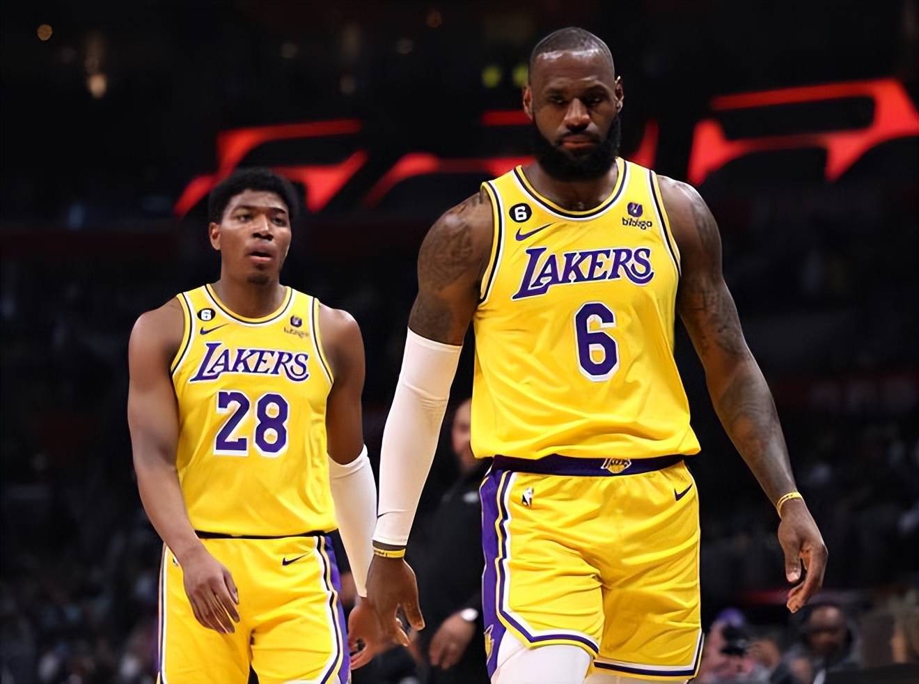 黄蜂最新伤病报告：鲍尔可出战，塞克斯顿&卡尔克布伦纳缺阵（黄蜂伤情更新：鲍尔确认可上场，塞克斯顿与卡尔克布伦纳因伤缺席）