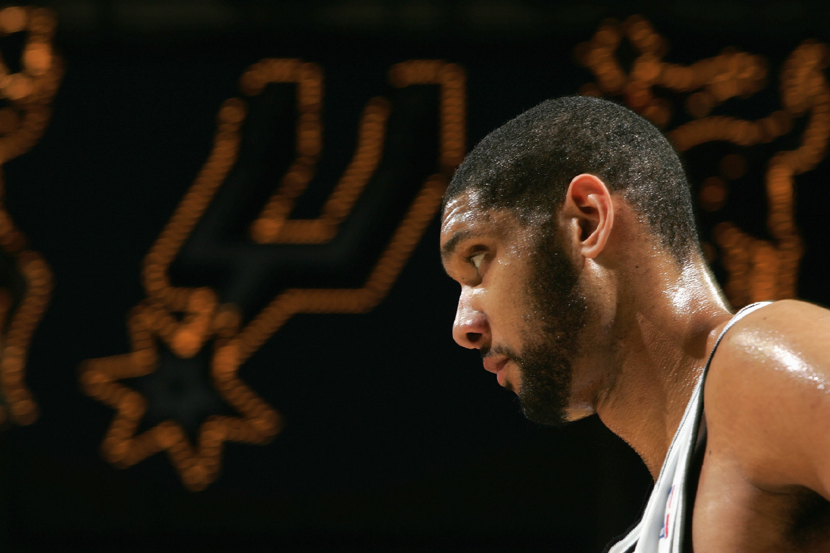 瓦伦西亚vs皇家贝蒂斯：加亚、丹朱马首发，安东尼、贝莱林出战（瓦伦西亚迎战皇家贝蒂斯：加亚、丹朱马先发，安东尼与贝莱林出场）