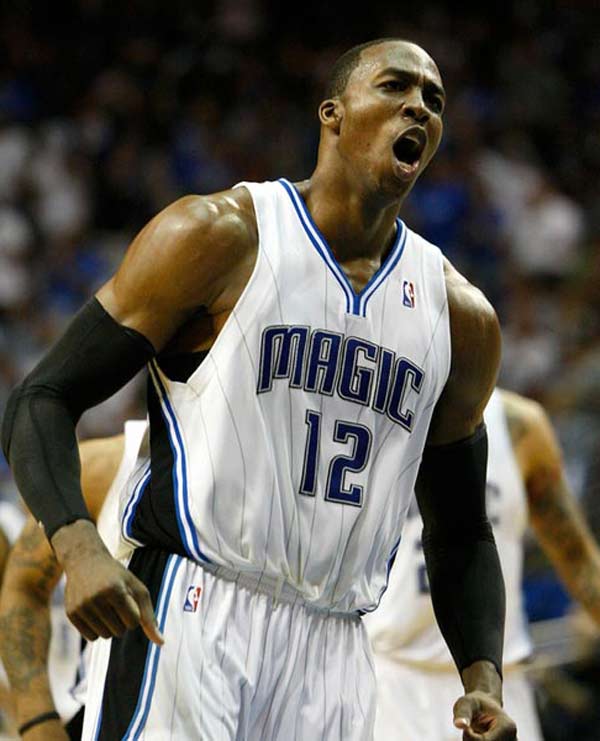 他刚在踢上港的比赛爆发，就被老东家解约离队，球迷建议来中超（对阵上港刚迎爆发，他却被老东家解约离队，球迷建议投奔中超）